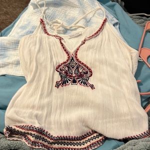 White tank top with fun print red and blue